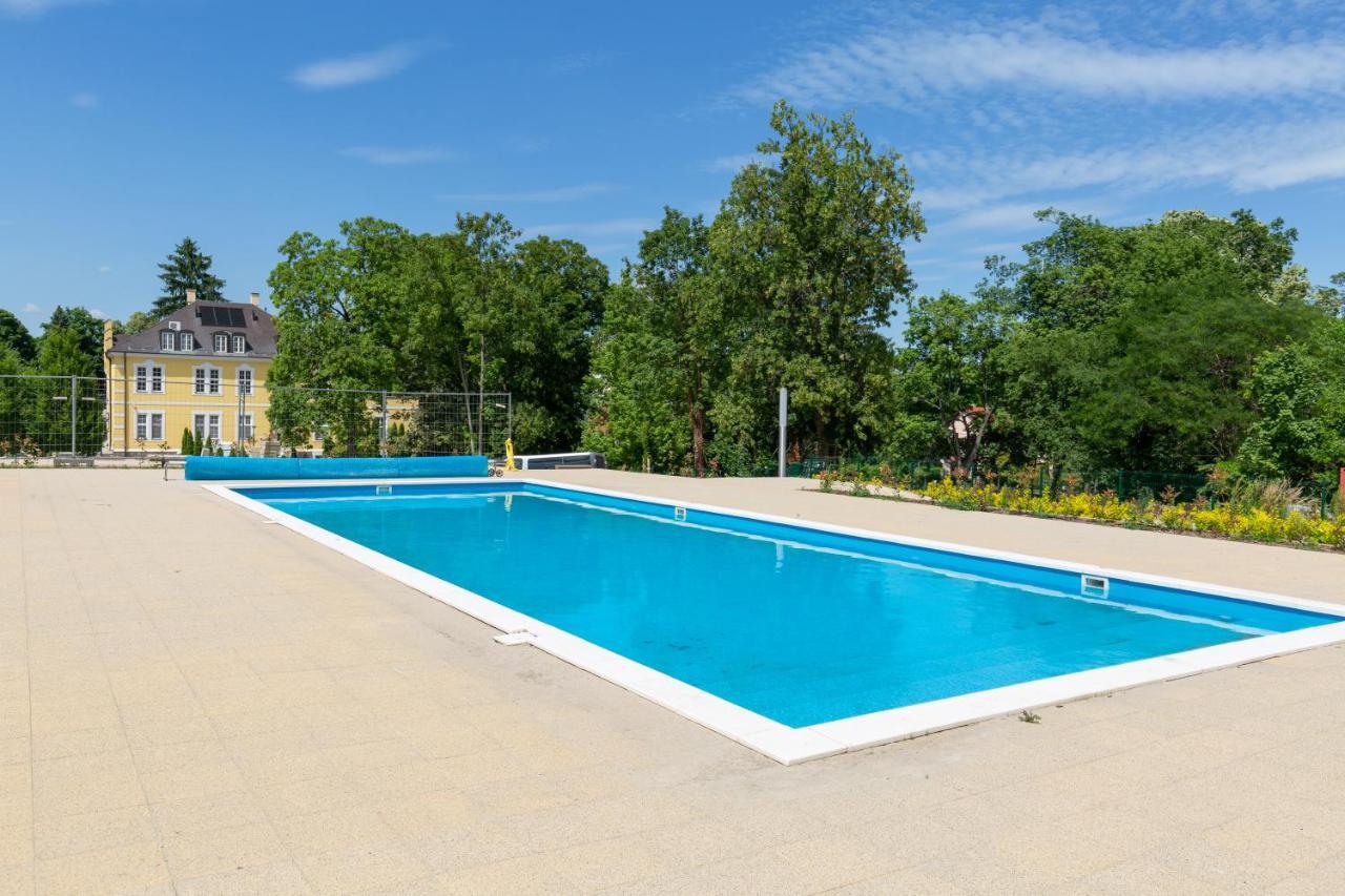 Pauzo Balaton Aparthotel Balatonföldvár Exterior foto