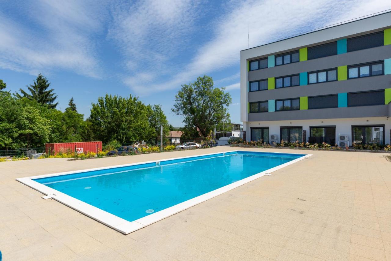 Pauzo Balaton Aparthotel Balatonföldvár Exterior foto