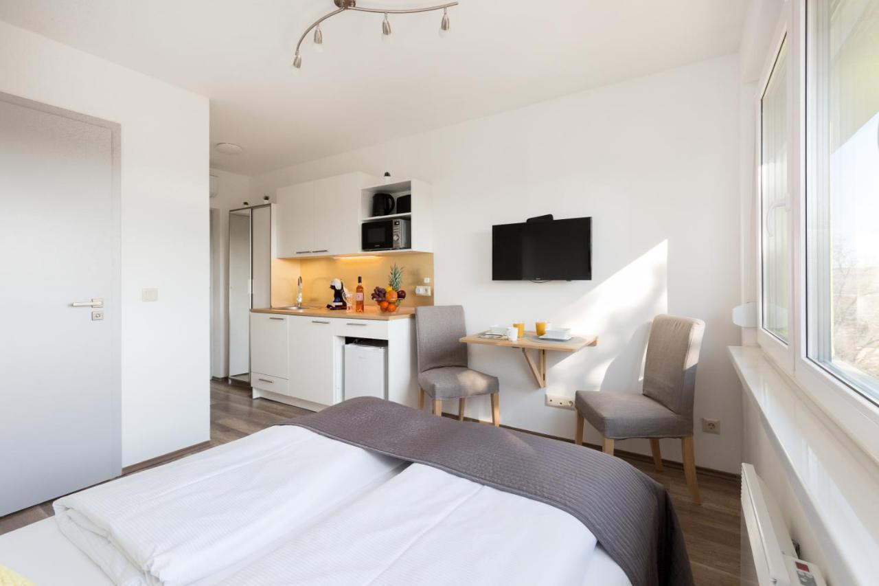 Pauzo Balaton Aparthotel Balatonföldvár Exterior foto